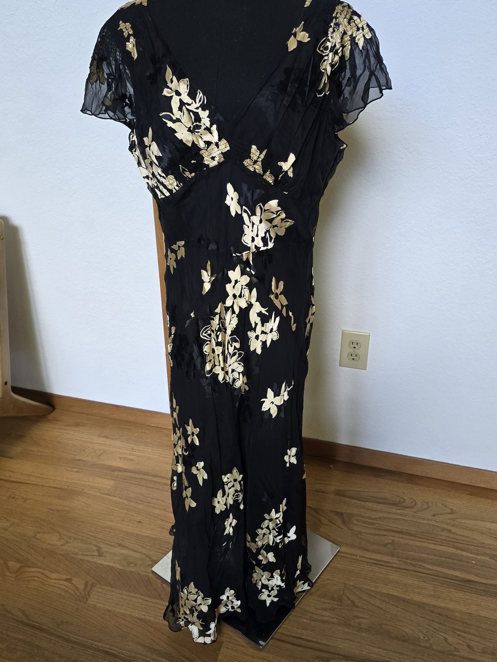 Jones New York Silk Metallic Gold Floral Maxi Gown Flutter Sleeve Size 16